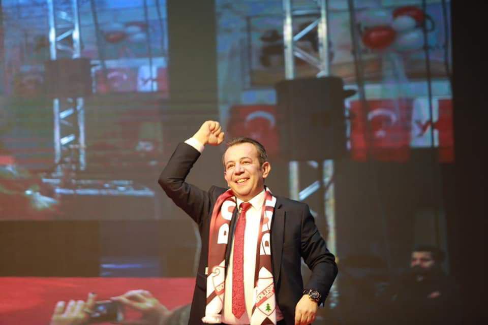 DEMOKRASİ MEYDANI'NDA BÜYÜK COŞKU