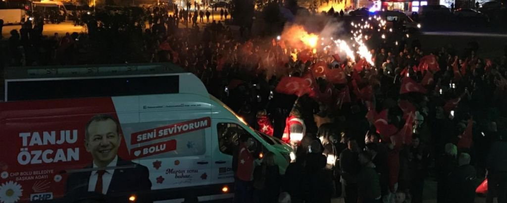 DEMOKRASİ MEYDANI'NDA BÜYÜK COŞKU