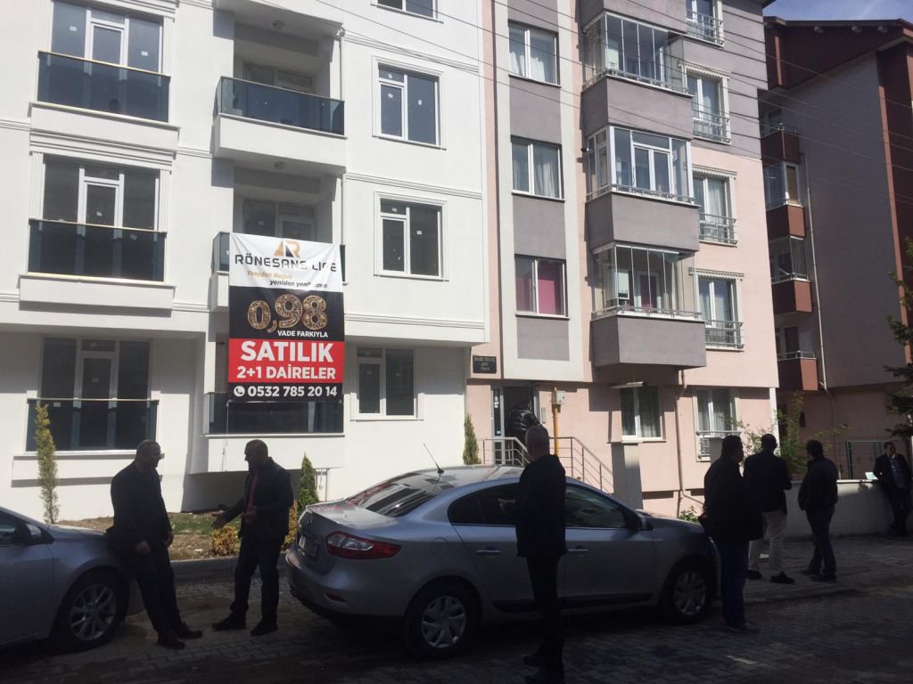 DOKTOR EVİNDE ÖLÜ BULUNDU