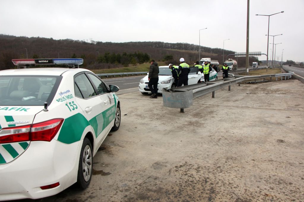 EHLİYETSİZ SÜRÜCÜ ORTALIĞI BİRBİRİNE KATTI