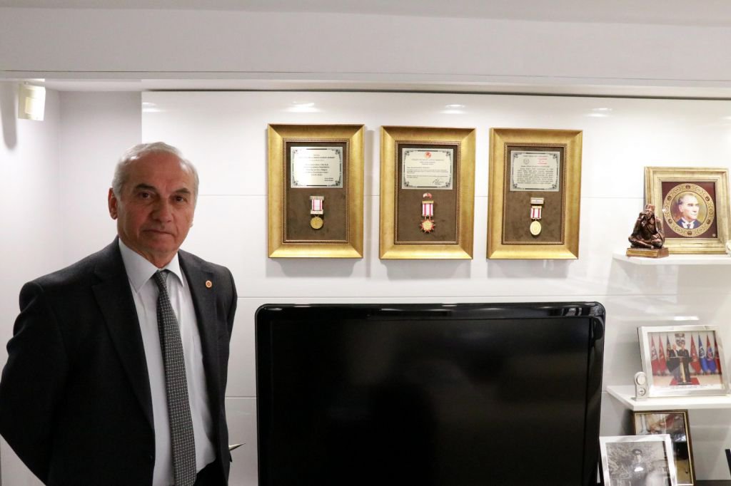 EN BÜYÜK AMACI KIBRIS'I UNUTTURMAMAK