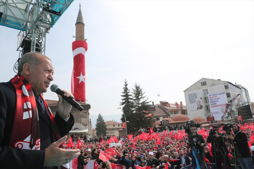 ERDOĞAN BİNLERCE KİŞİYE SESLENDİ...