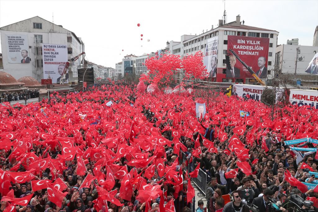 ERDOĞAN BİNLERCE KİŞİYE SESLENDİ...