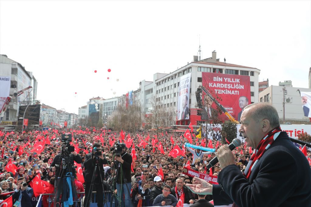 ERDOĞAN'IN MİTİNGİNDEN RENKLİ GÖRÜNTÜLER