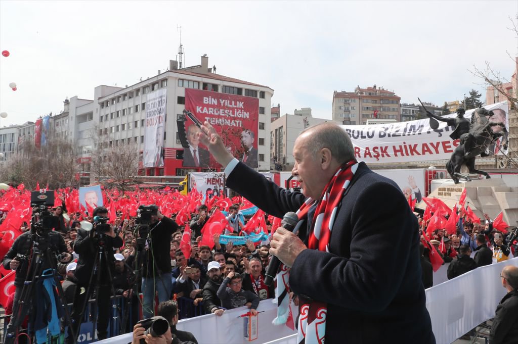 ERDOĞAN'IN MİTİNGİNDEN RENKLİ GÖRÜNTÜLER