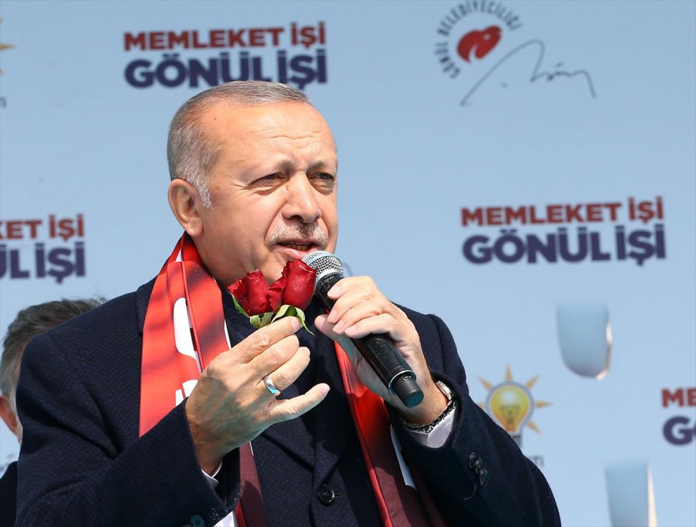 ERDOĞAN'IN MİTİNGİNDEN RENKLİ GÖRÜNTÜLER