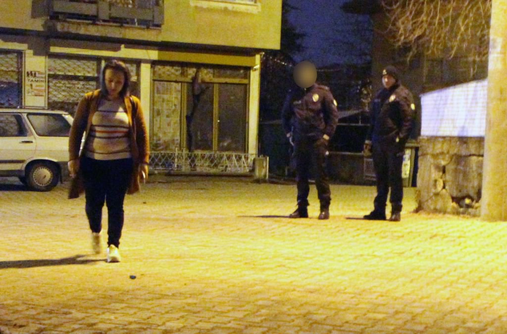 EŞİNE KURŞUN YAĞDIRDI