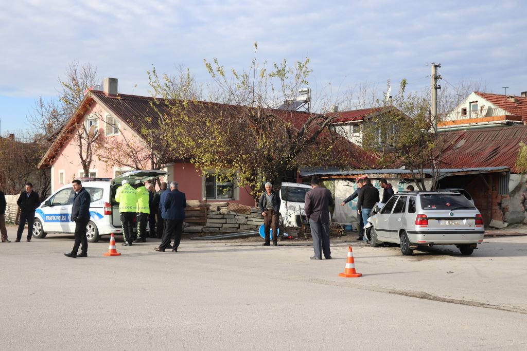 TİCARİ ARAÇ EVİN BAHÇESİNE UÇTU