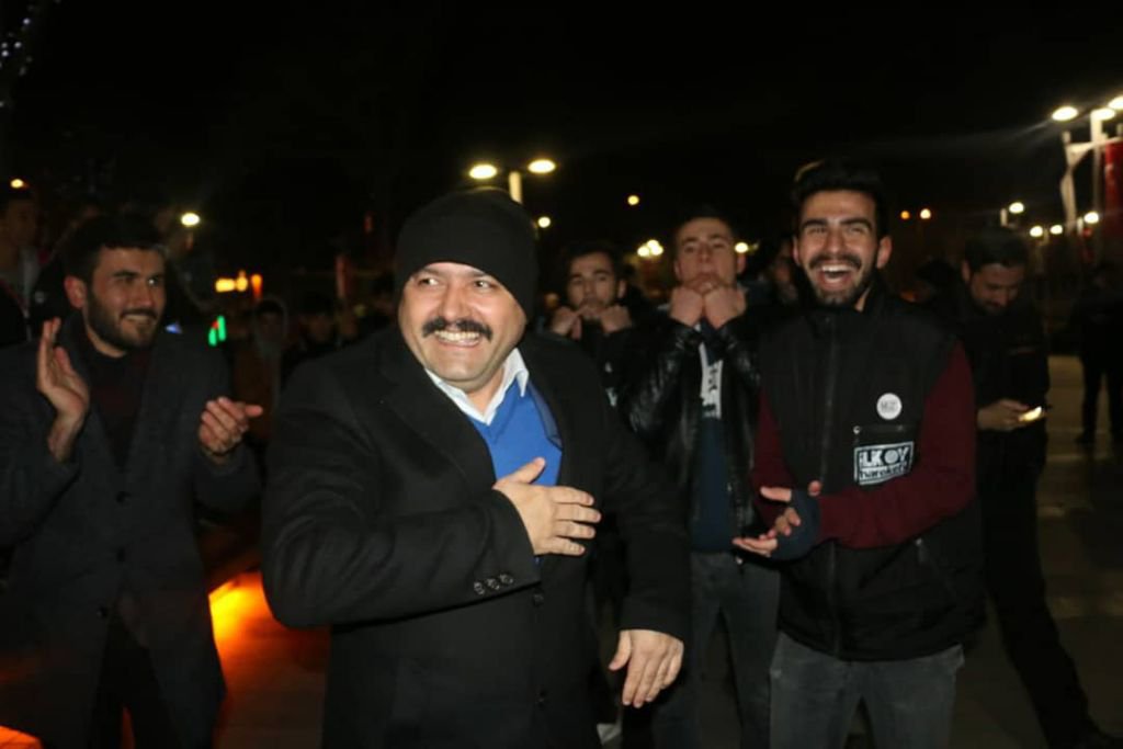 FATİH METİN GENÇLERLE HORON TEPTİ