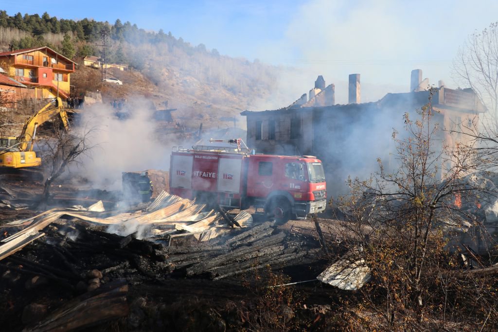 FECİ YANGINDA KÜLE DÖNDÜ