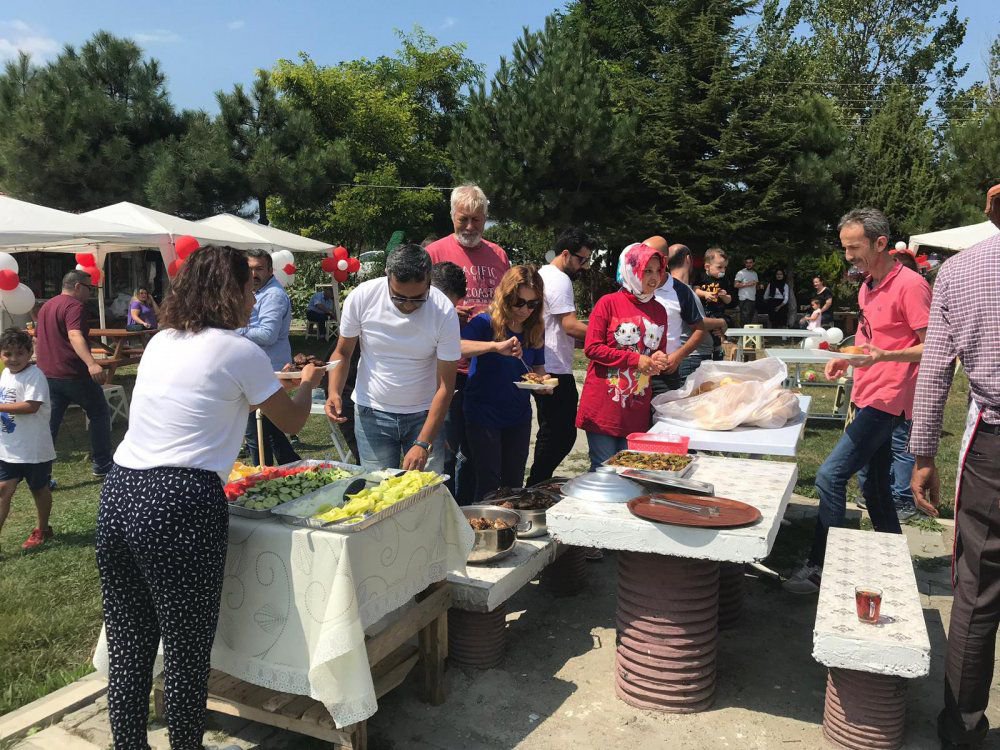 GAZETECİLER PİKNİKTE BULUŞTU..