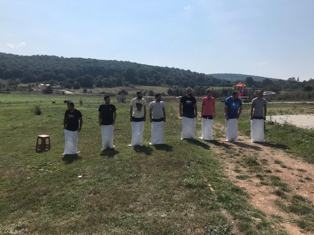 GAZETECİLER PİKNİKTE BULUŞTU..