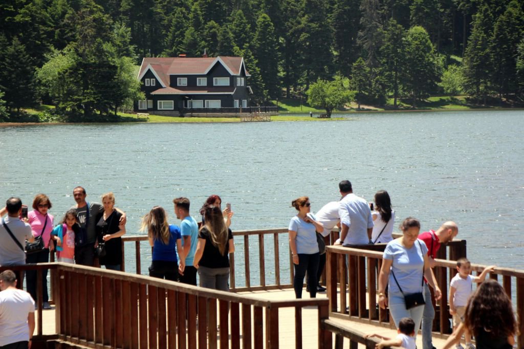 GÖLCÜK'E TATİLCİ AKINI..