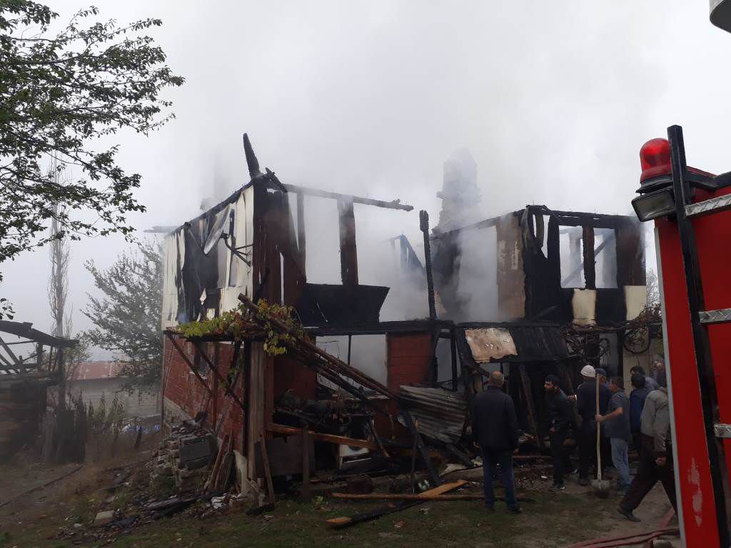 GÖZLERİ ÖNÜNDE ALEV ALEV YANDI !