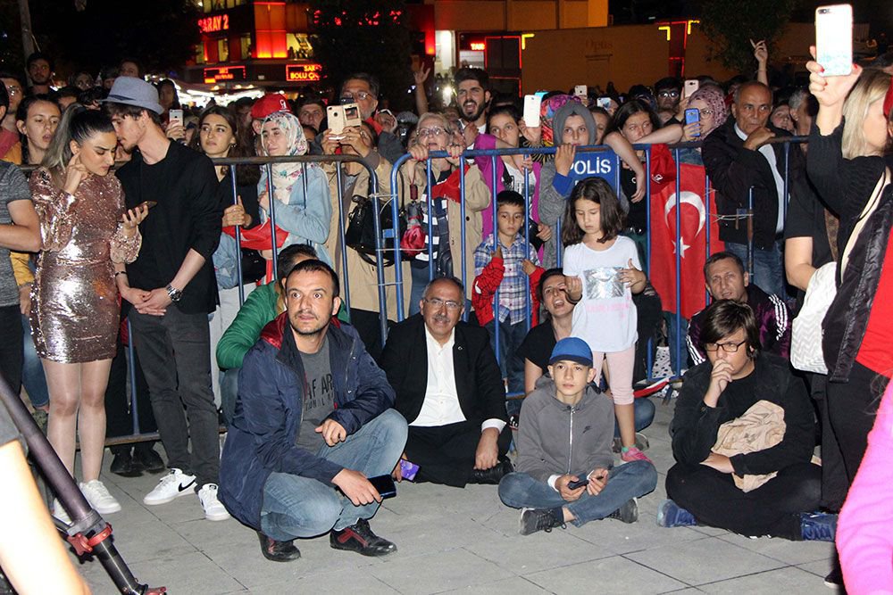 HALUK LEVENT BİNLERCE KİŞİYİ COŞTURDU