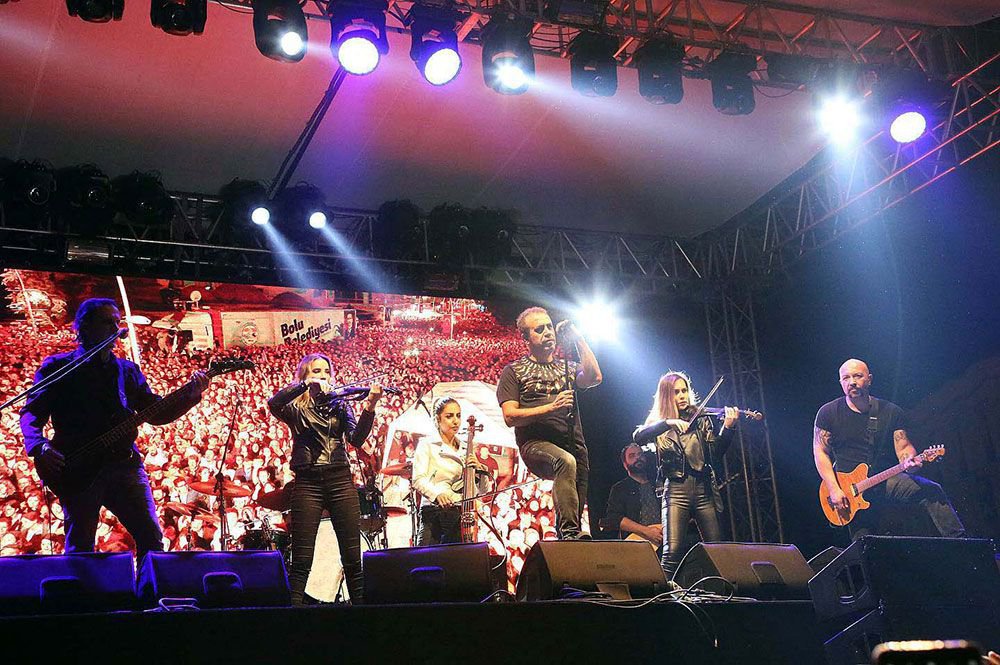 HALUK LEVENT BİNLERCE KİŞİYİ COŞTURDU