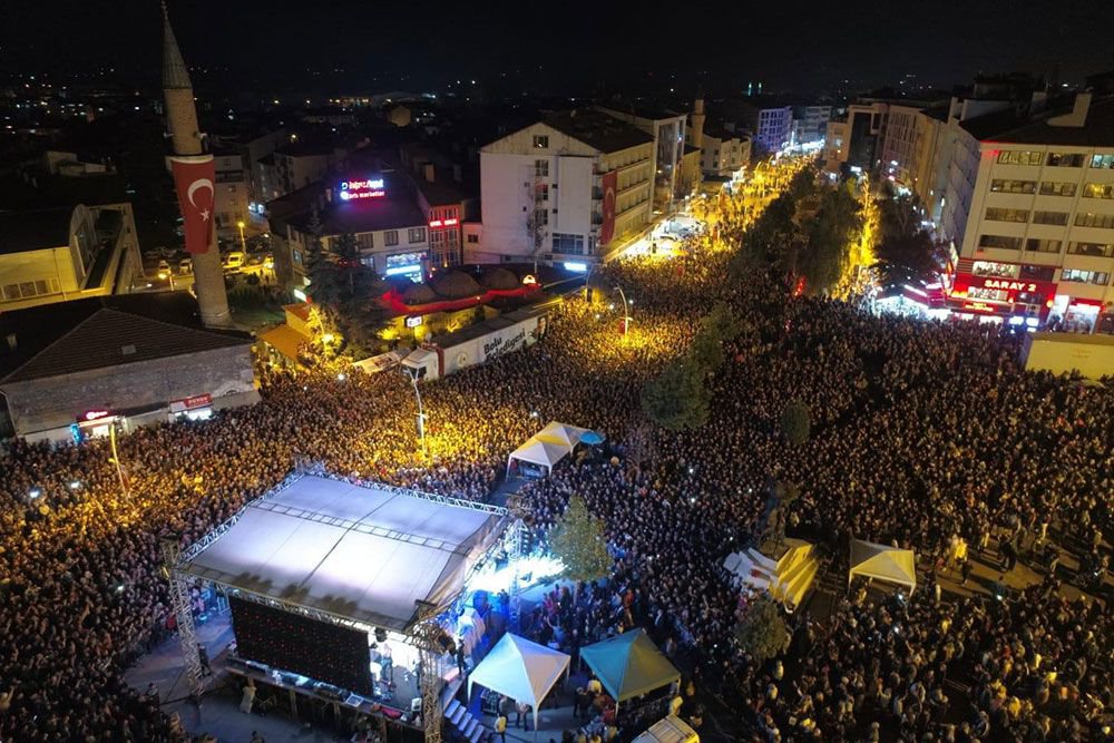 HALUK LEVENT BİNLERCE KİŞİYİ COŞTURDU