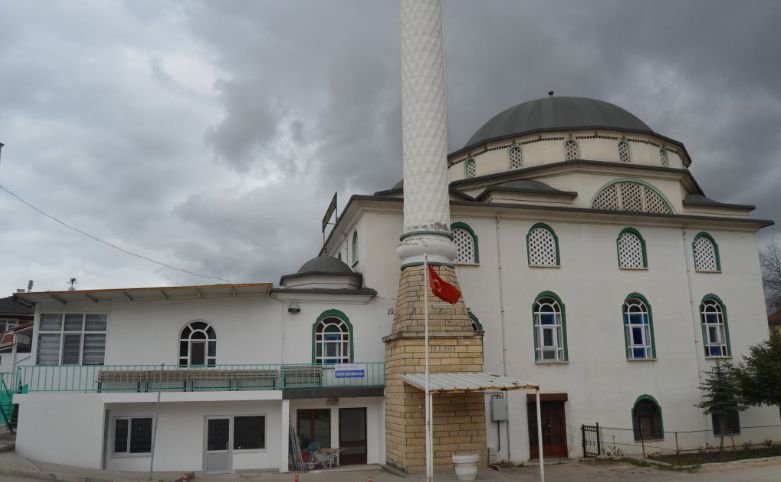 HAYIRSEVER GÖÇMEN'DEN CAMİYE BÜYÜK YARDIM