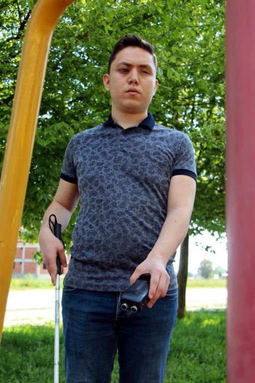 GÖRME ENGELLİ KUZENİ İÇİN CİHAZ YAPTI