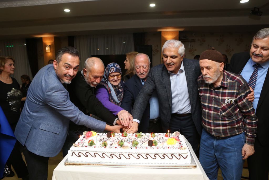 HUZUREVİ SAKİNLERİ DOYASIYA EĞLENDİ