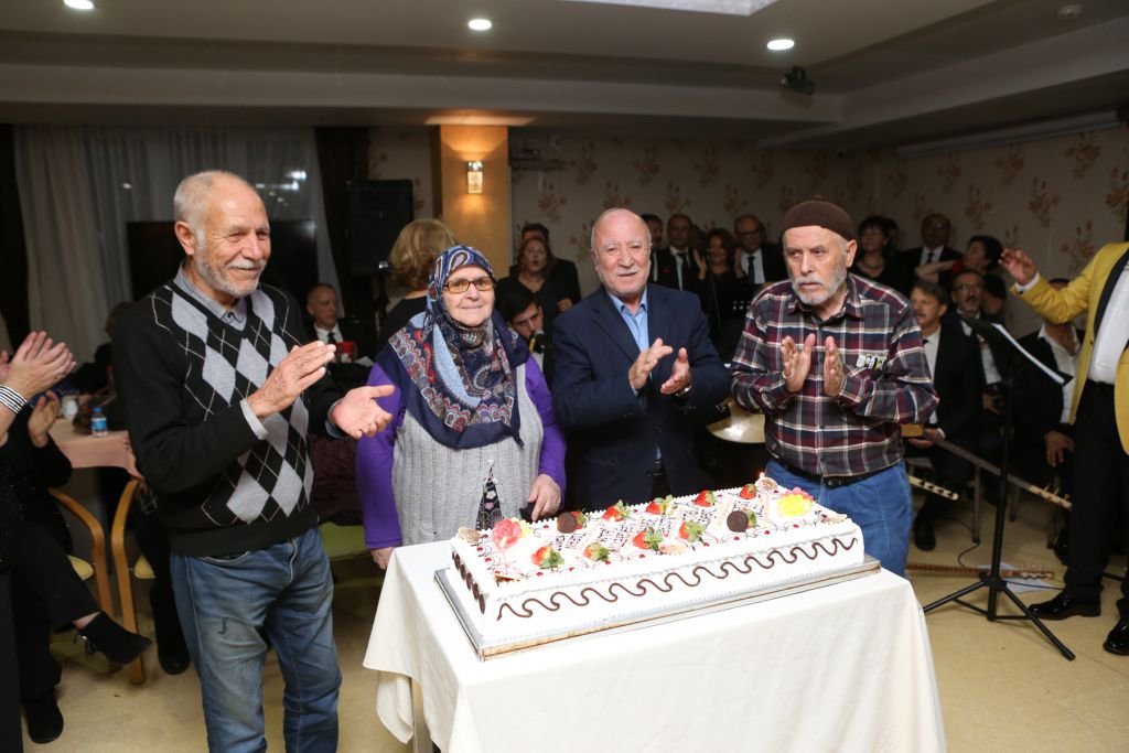 HUZUREVİ SAKİNLERİ DOYASIYA EĞLENDİ