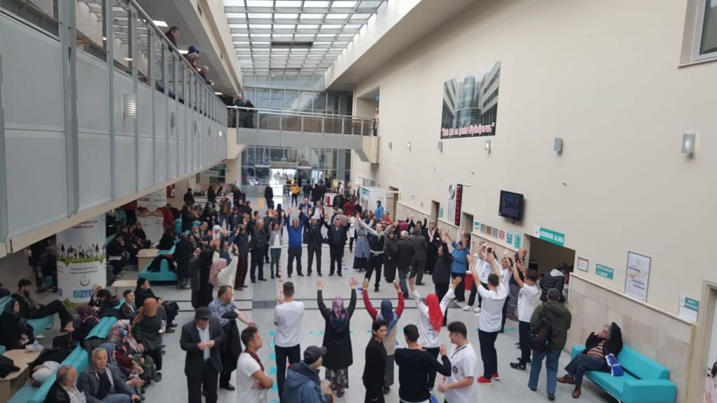 İL SAĞLIK MÜDÜRLÜĞÜNDEN ALKIŞLANACAK HAREKET