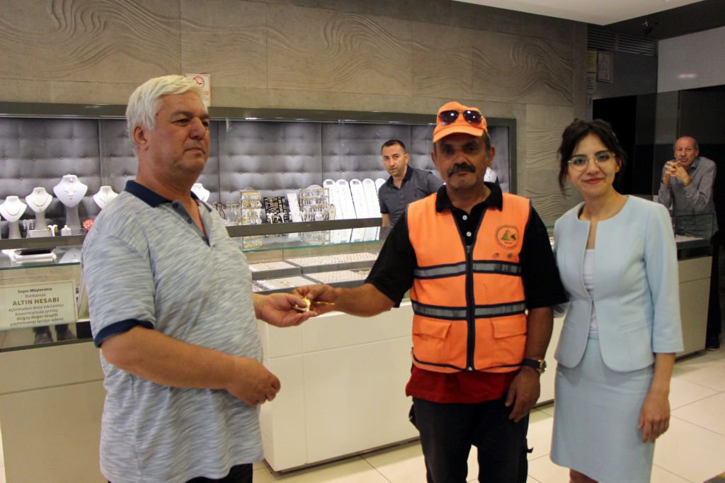 İNSANLIK ÖLMEMİŞ..