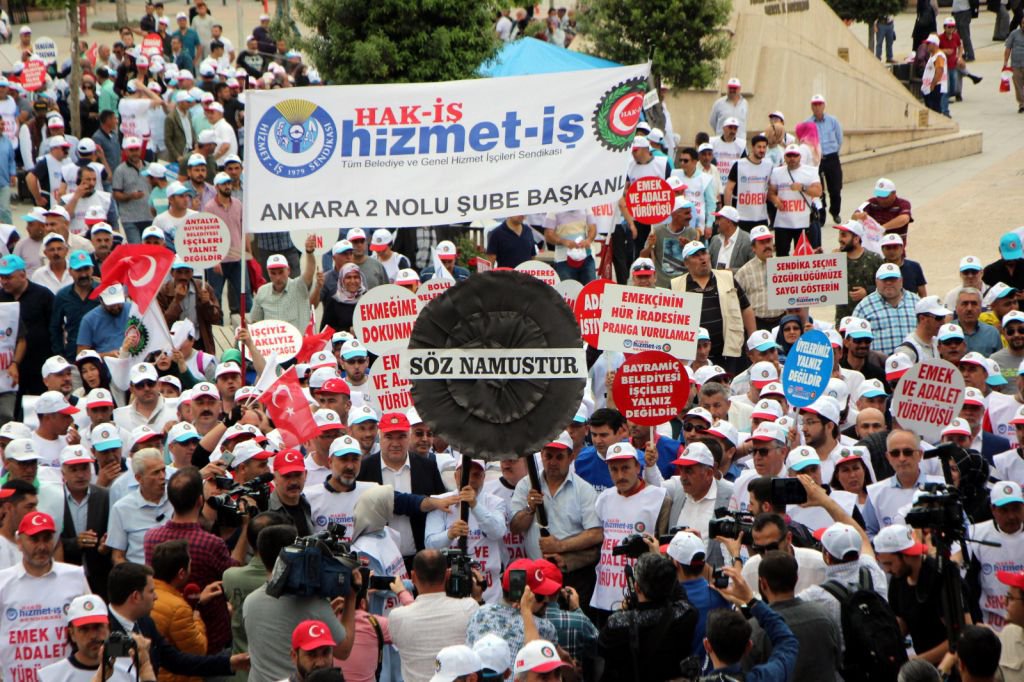 İŞÇİLER YOLA ÇIKTI..