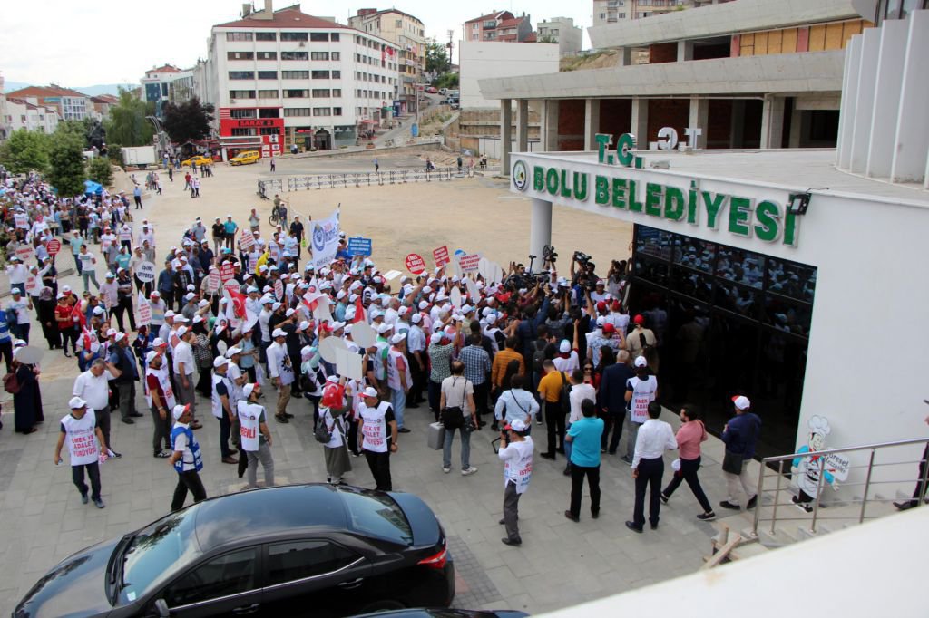 İŞÇİLER YOLA ÇIKTI..