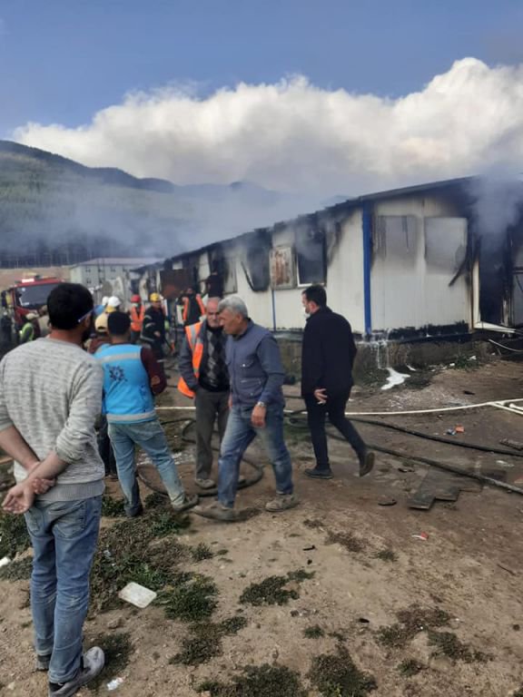 İŞÇİLERİN KALDIĞI KONTEYNER YANDI !