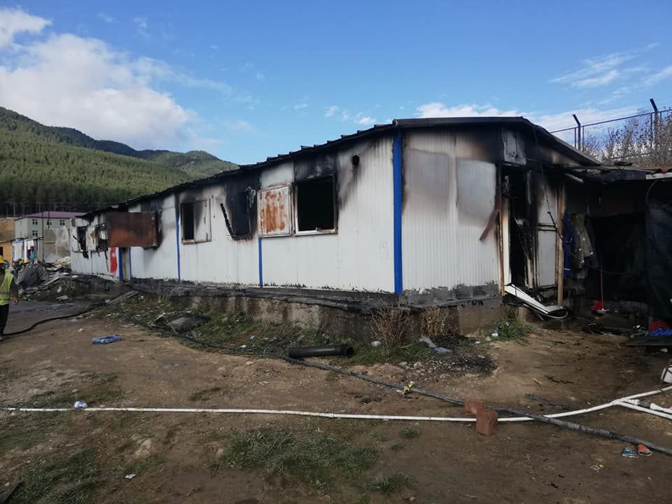 İŞÇİLERİN KALDIĞI KONTEYNER YANDI !