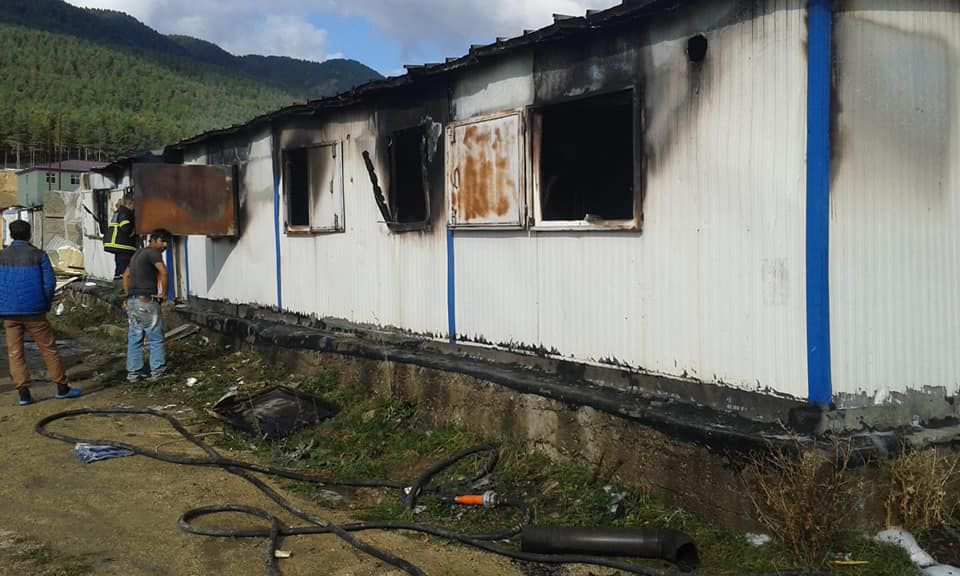 İŞÇİLERİN KALDIĞI KONTEYNER YANDI !