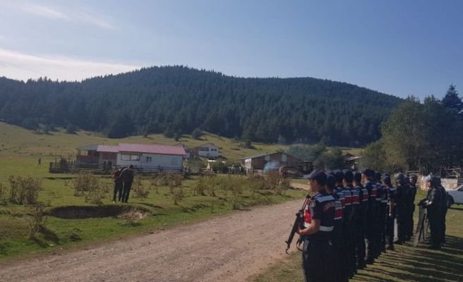 KAÇAK EVLER YIKILDI