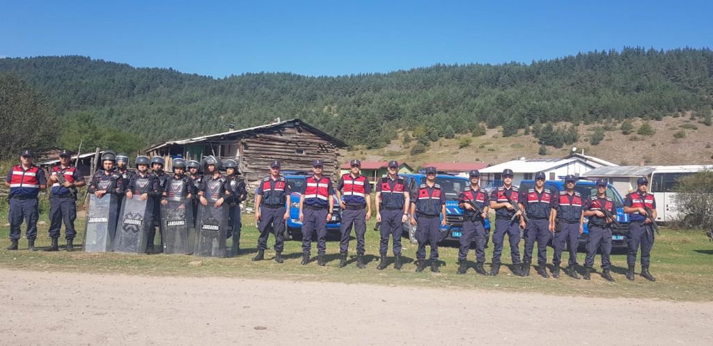 KAÇAK EVLER YIKILDI