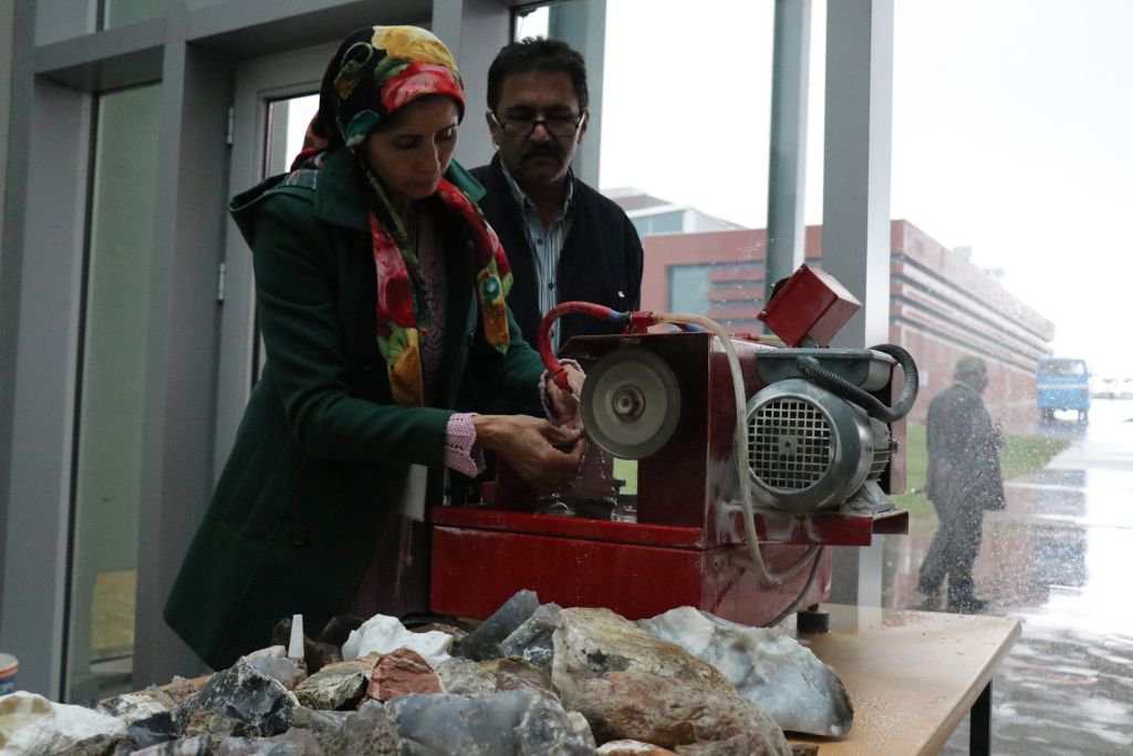 KALSEDON TAŞI EKONOMİYE KAZANDIRILIYOR