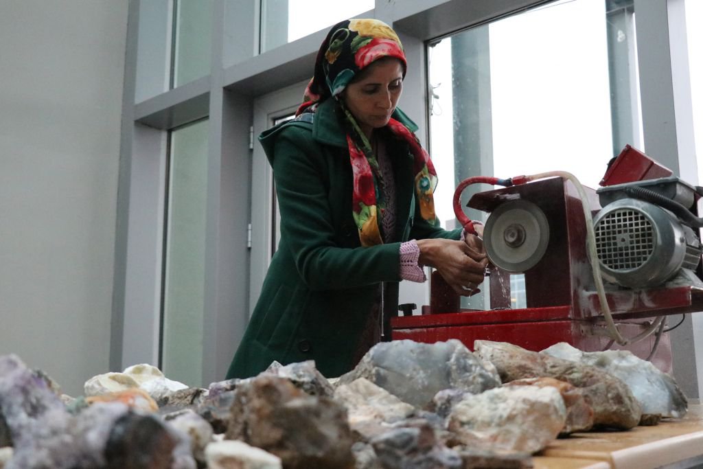 KALSEDON TAŞI EKONOMİYE KAZANDIRILIYOR