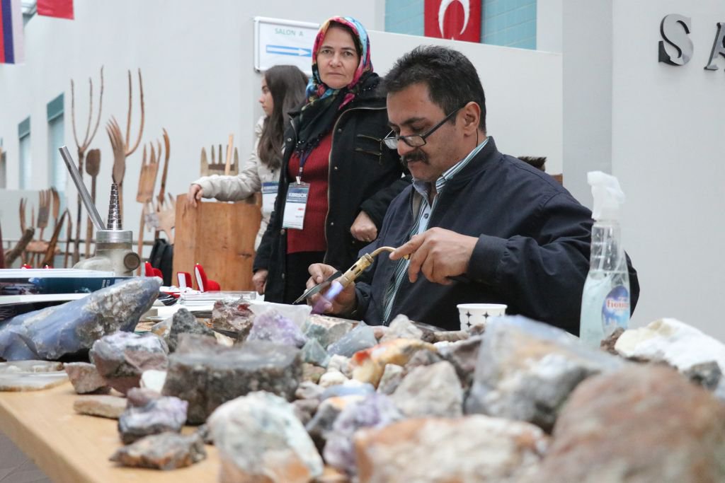 KALSEDON TAŞI EKONOMİYE KAZANDIRILIYOR