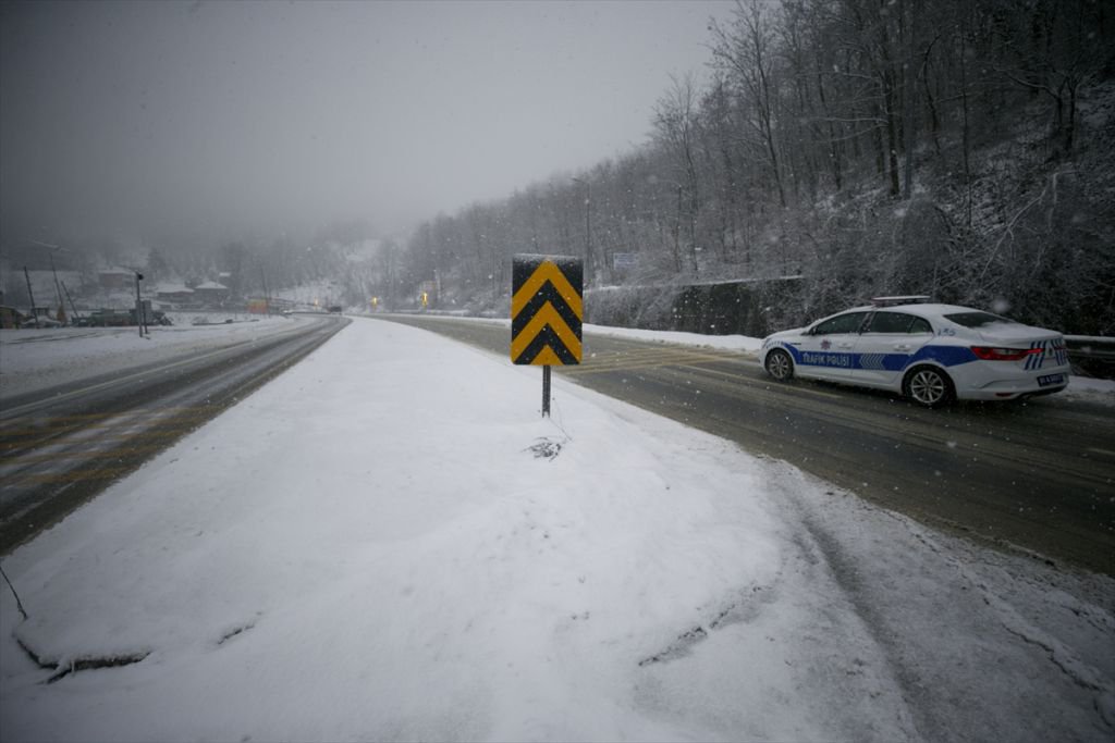 KAR YAĞIŞI ETKİLİ OLUYOR..
