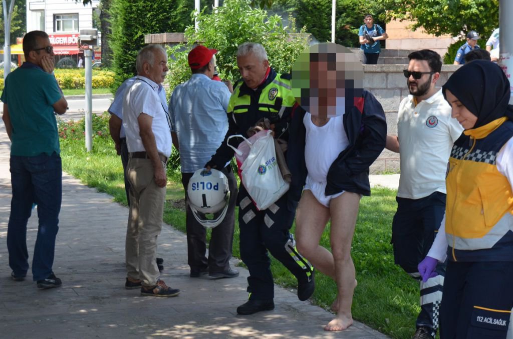 KENDİNİ YAKMAYA KALKTI