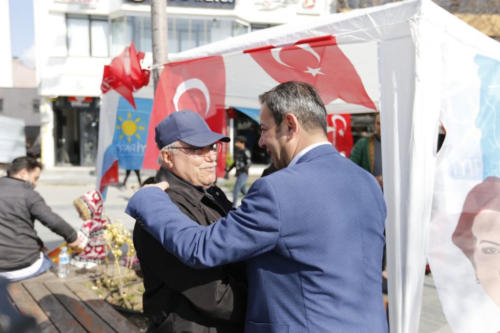 KENT MEYDANI'NDA ÖZCAN RÜZGARI