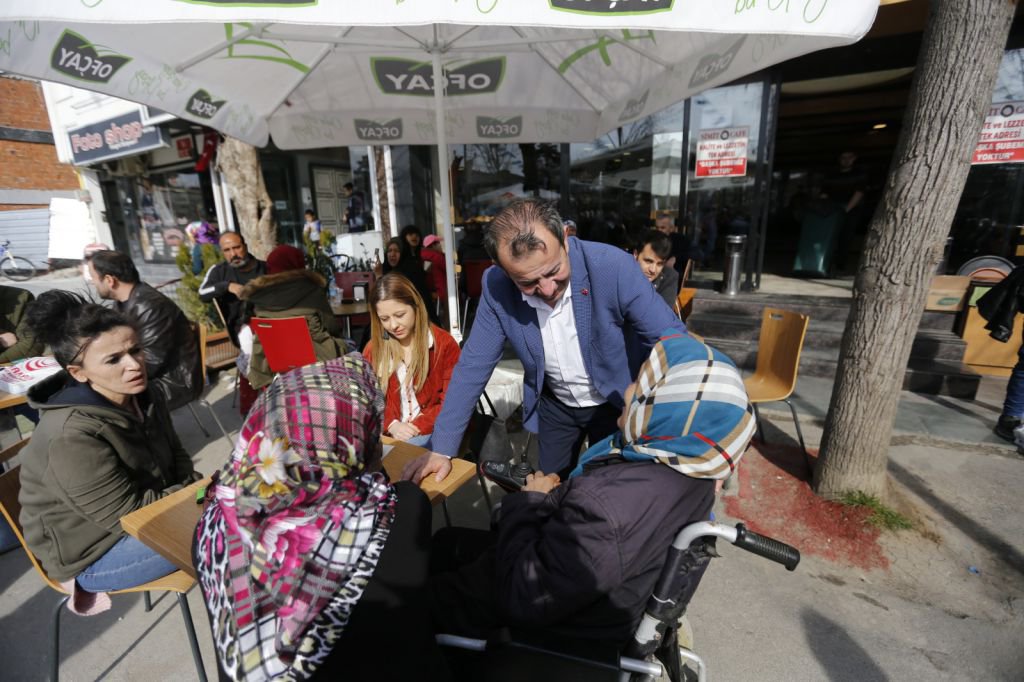 KENT MEYDANI'NDA ÖZCAN RÜZGARI