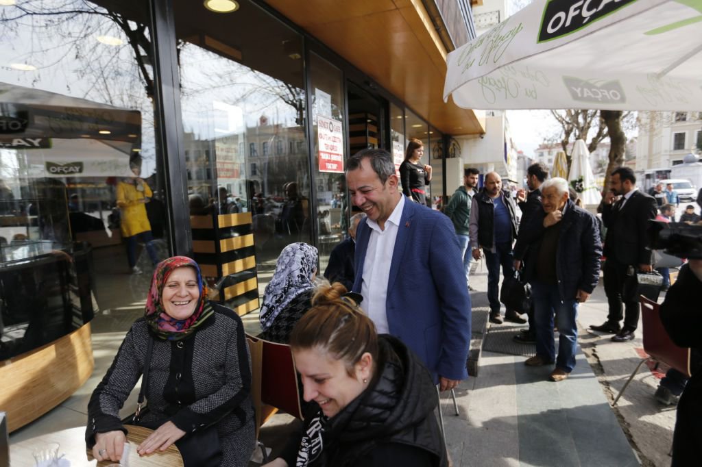 KENT MEYDANI'NDA ÖZCAN RÜZGARI