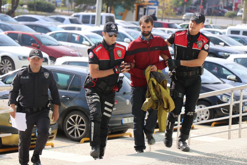 KİMLİĞİNİ GÖSTERMEDİ AMA..