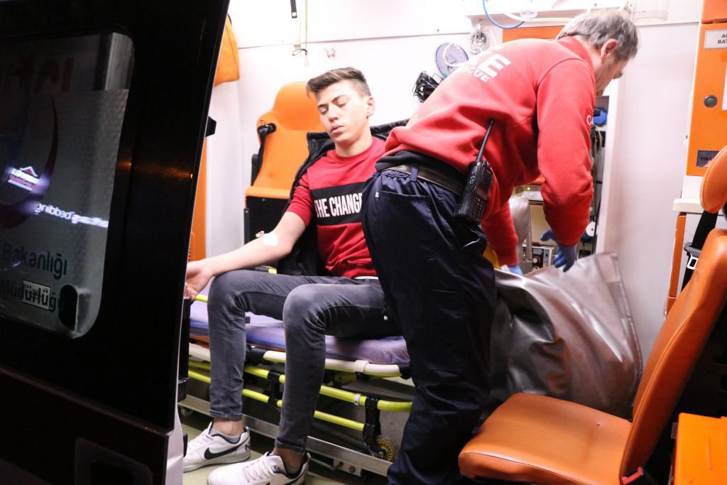 LİSE ÖĞRENCİLERİ ZEHİRLENDİ !