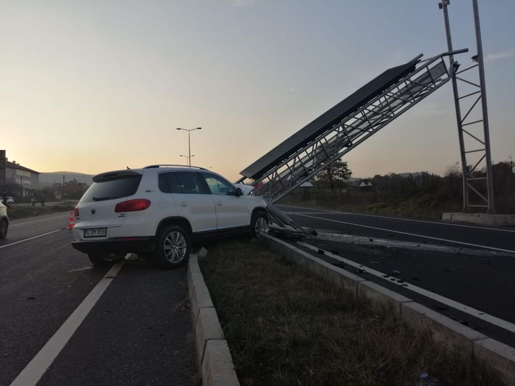 LÜKS ARAÇ HURDAYA DÖNDÜ