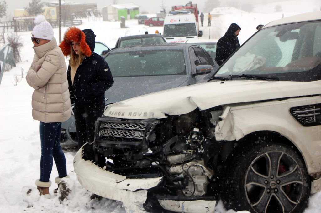 LÜKS CİPLER KAFA KAFAYA ÇARPIŞTI