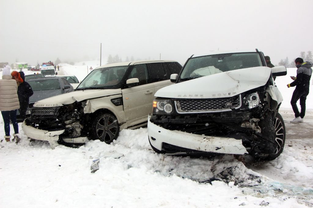 LÜKS CİPLER KAFA KAFAYA ÇARPIŞTI