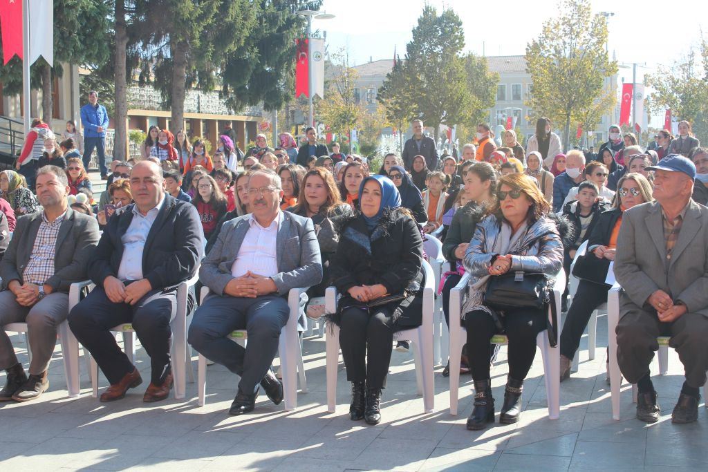 MASKENİ TAK, FARKINDALIĞINI YARAT
