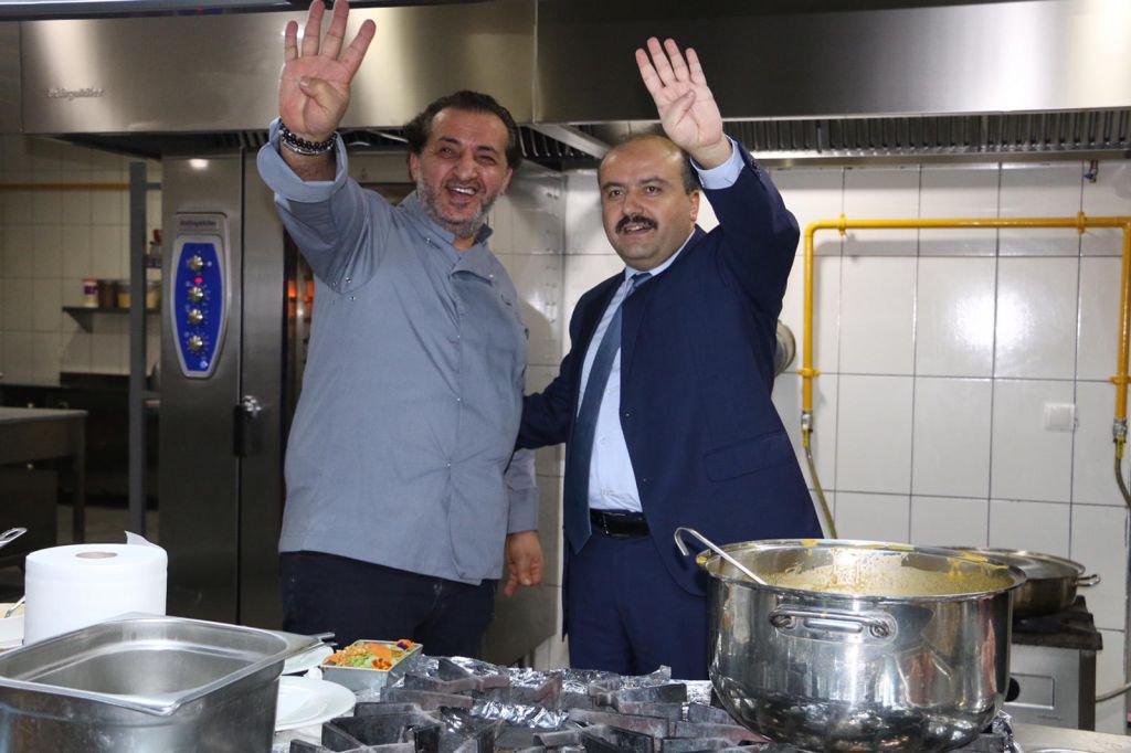 MASTERCHEF MEHMET, METİN'E DESTEK İÇİN GELDİ