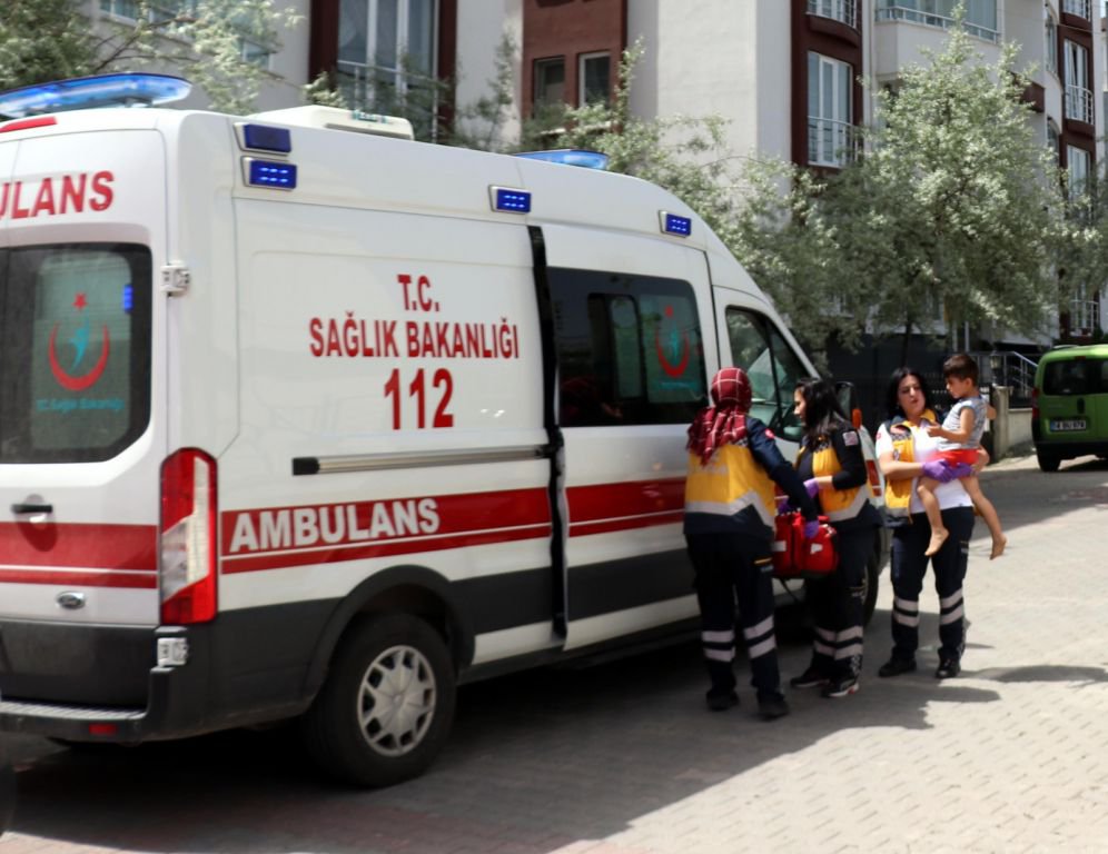 MİNİK ELİNİ KOŞU BANDINA KAPTIRDI